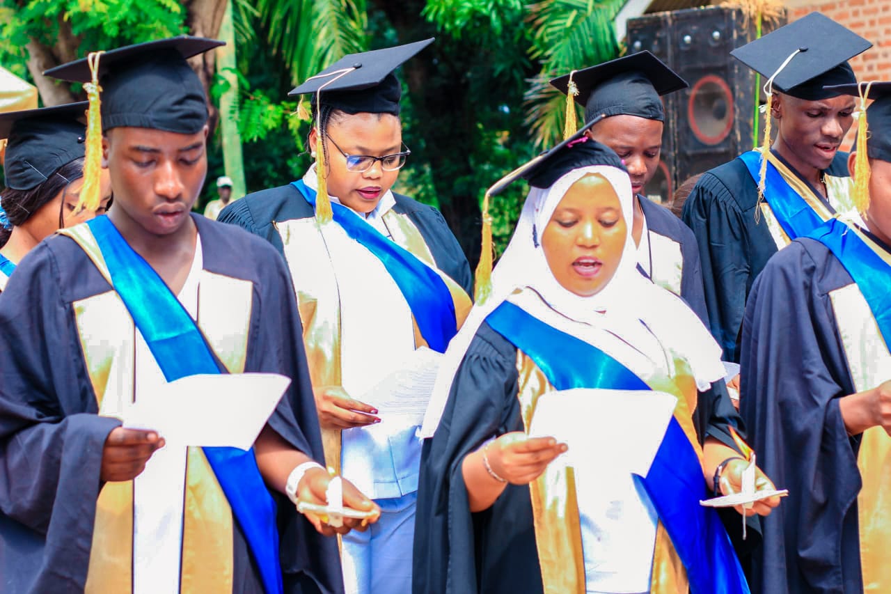 Graduates taking an oath to serve the nation after completing their studies